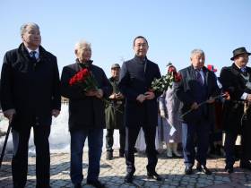 В Намском районе почтили память государственного деятеля Якутии Ильи Винокурова