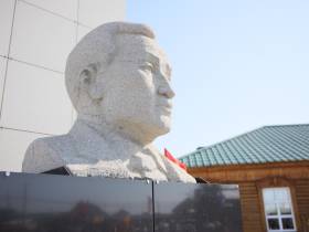 В Намском районе почтили память государственного деятеля Якутии Ильи Винокурова