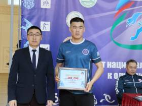 В Якутии чемпионам России по мас-рестлингу вручили по 200 тысяч рублей