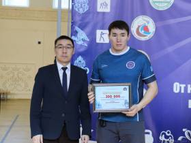 В Якутии чемпионам России по мас-рестлингу вручили по 200 тысяч рублей