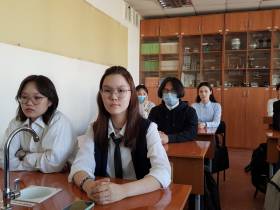 Дмитрий Бердников рассказал школьникам из Якутска об истории становления республики