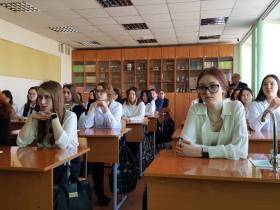 Дмитрий Бердников рассказал школьникам из Якутска об истории становления республики