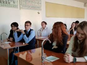 Дмитрий Бердников рассказал школьникам из Якутска об истории становления республики