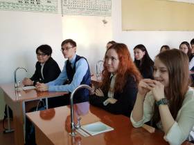 Дмитрий Бердников рассказал школьникам из Якутска об истории становления республики