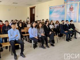 "Мои ученики - мое богатство". Макар Яковлев встретился со студентами юрфака СВФУ