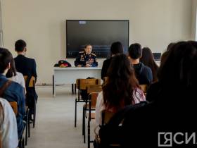 "Мои ученики - мое богатство". Макар Яковлев встретился со студентами юрфака СВФУ