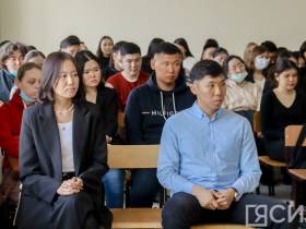 "Мои ученики - мое богатство". Макар Яковлев встретился со студентами юрфака СВФУ