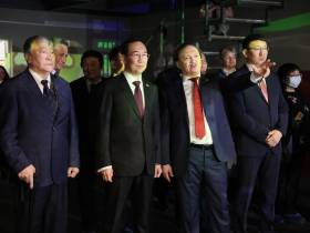 Айсен Николаев посетил уникальные экспозиции к 100-летию основания Якутской АССР