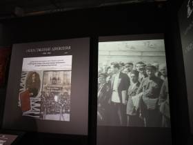 Айсен Николаев посетил уникальные экспозиции к 100-летию основания Якутской АССР