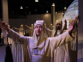 Айсен Николаев посетил уникальные экспозиции к 100-летию основания Якутской АССР