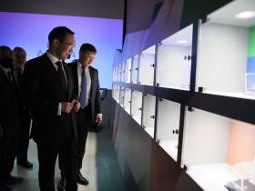 Айсен Николаев посетил уникальные экспозиции к 100-летию основания Якутской АССР