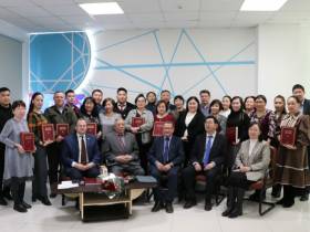 Колледжам и техникумам республики передали экземпляры трехтомника «История Якутии»