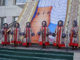 В Якутске состоялся праздничный концерт «Славлю тебя, моя Якутия»