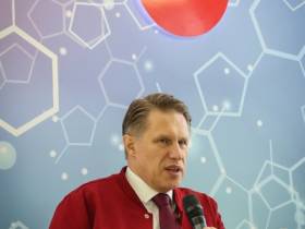 Михаил Мурашко поблагодарил волонтеров-медиков Якутии за вклад в борьбу с пандемией