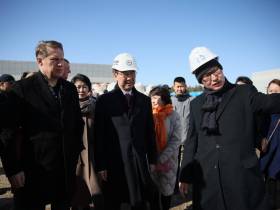 Глава Якутии и министр здравоохранения РФ проверили ход строительства онкоцентра в Якутске