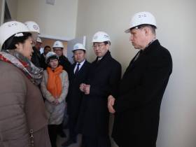 Глава Якутии и министр здравоохранения РФ проверили ход строительства онкоцентра в Якутске