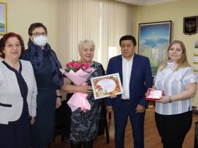 Глава Ленского района передал поздравления блокаднице Нине Ягнышевой