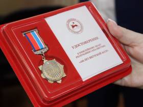 Глава Ленского района передал поздравления блокаднице Нине Ягнышевой