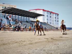 В Якутске сезон конных скачек открыли традиционным турниром