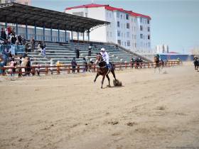 В Якутске сезон конных скачек открыли традиционным турниром
