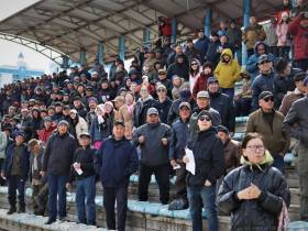 В Якутске сезон конных скачек открыли традиционным турниром