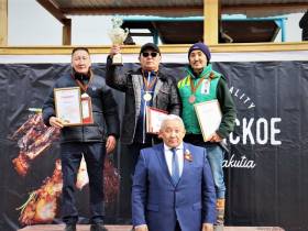 В Якутске сезон конных скачек открыли традиционным турниром