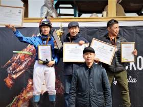 В Якутске сезон конных скачек открыли традиционным турниром