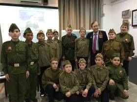 В Якутске открылась выставка, посвященная творчеству певца Александра Самсонова