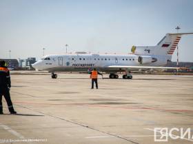 Фотофакт. В Якутию прибыл самолет-лаборатория Росгидромета Як-42Д