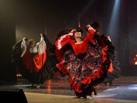 В Доме дружбы народов состоялся праздничный концерт в честь ансамбля эстрадного танца «Сюрприз»