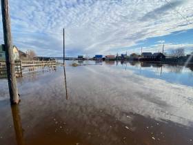 В Якутске в результате ледохода на реке Лене подтопило жилые дома в Тулагино-Кильдямском наслеге