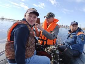 Служба спасения Якутии помогает жителям подтопленных населенных пунктов