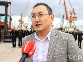 В Якутске встретили первый в навигации-2022 теплоход с грузом