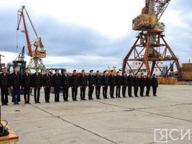 В Якутске встретили первый в навигации-2022 теплоход с грузом