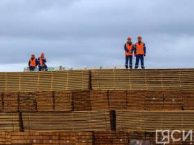 В Якутске встретили первый в навигации-2022 теплоход с грузом