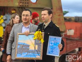 В Якутске встретили первый в навигации-2022 теплоход с грузом