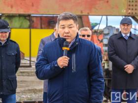 В Якутске встретили первый в навигации-2022 теплоход с грузом