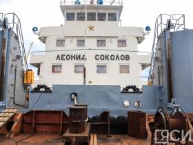 В Якутске встретили первый в навигации-2022 теплоход с грузом