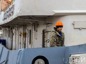 В Якутске встретили первый в навигации-2022 теплоход с грузом