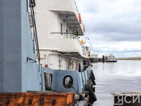 В Якутске встретили первый в навигации-2022 теплоход с грузом