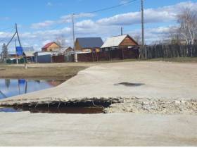 В пригороде Якутска восстановили разрушенную во время весеннего половодья дорогу-дамбу