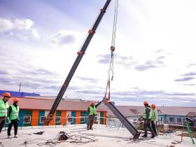 Глава Якутии поручил устранить отставание от графика на строительстве спорткомплекса в Сунтарах