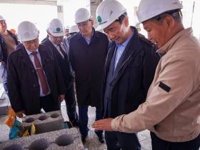 Глава Якутии поручил устранить отставание от графика на строительстве спорткомплекса в Сунтарах