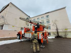 В школе якутского города Алдан прошли пожарно-тактические учения