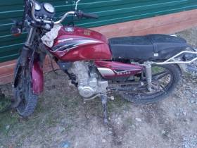 В якутском селе Булгунняхтах 17-летний мотоциклист врезался в трактор