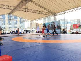 В Якутске проходит командный борцовский турнир «Кубок трех долин»