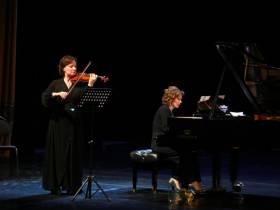 В Якутск приехали известные артисты России Евгения Добровольская и Сергей Чонишвили