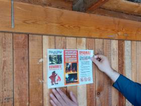 Сжигание сухой травы стало причиной возгорания во дворе дома в Ленске