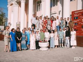 В Якутске возложили цветы к памятнику Пушкину