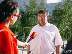 В Якутске возложили цветы к памятнику Пушкину